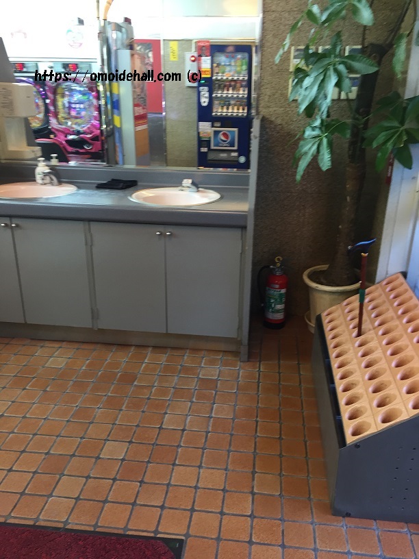 店内の大きな鏡